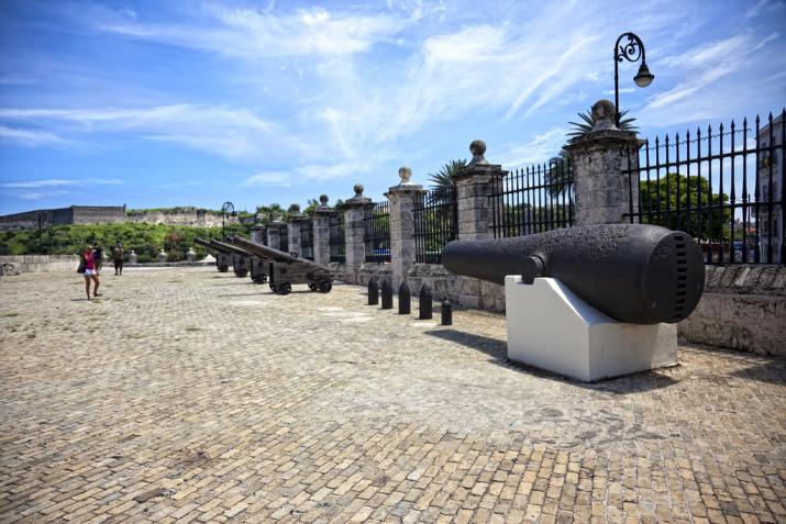 Cannons in Havana Vieja, Cuba.jpg