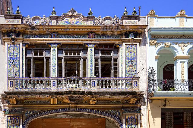 Old facade Havana Centro.jpg